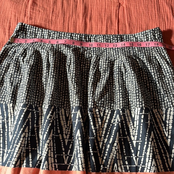 Blue and white patterned skirt - Picture 2 of 4